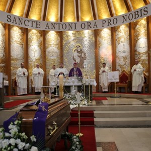 Biskup Šaško predvodio misu zadušnicu za preminulog preč. Antuna Sentea, st.